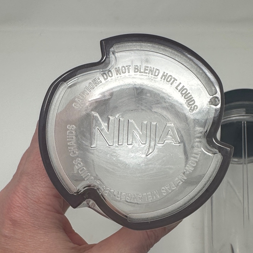 2 Ninja Blender Cups 1 Lid - Picture 4 of 4